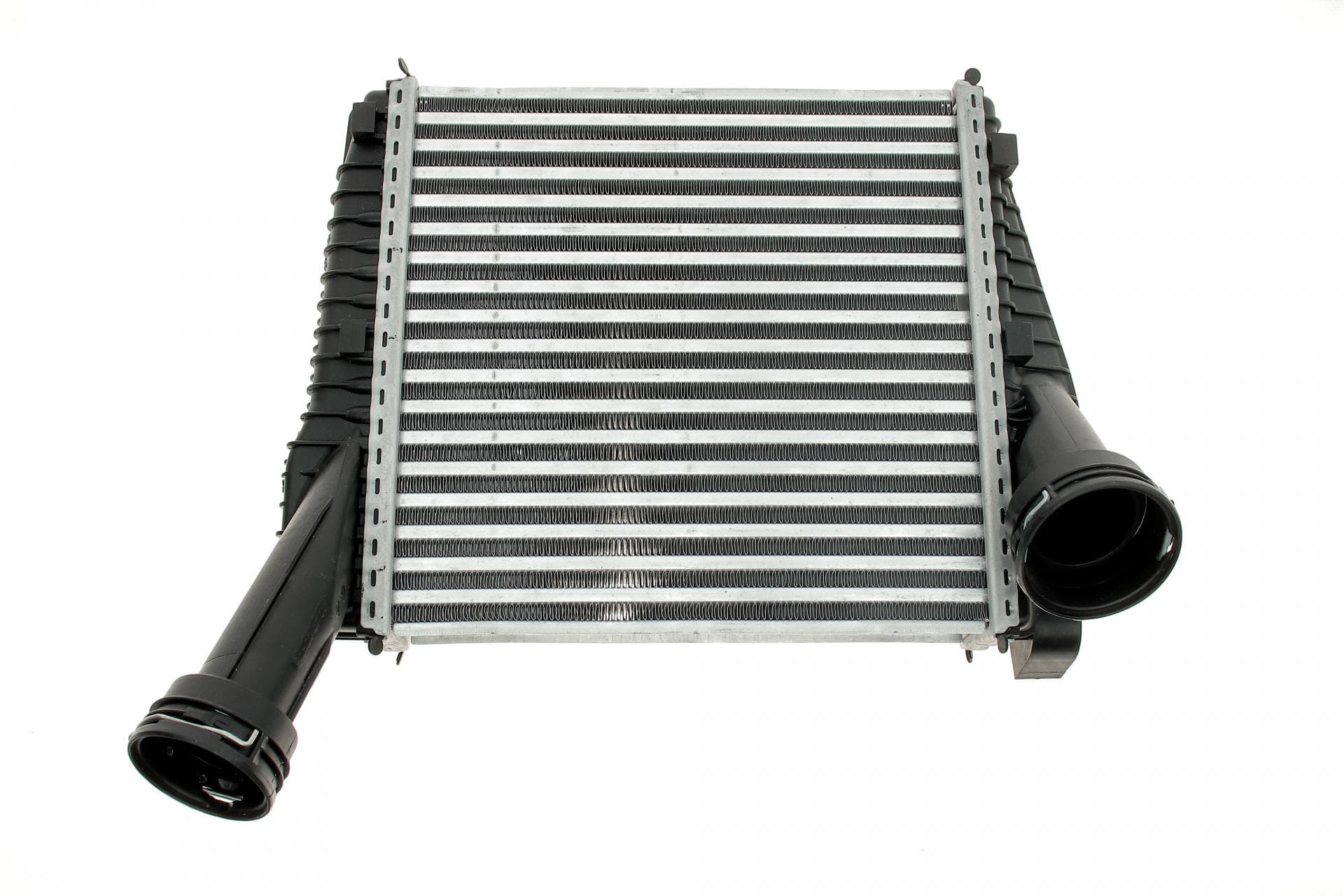 Радіатор інтеркулера Audi Q7/VW Touareg 3.0/4.1 03- (R)
