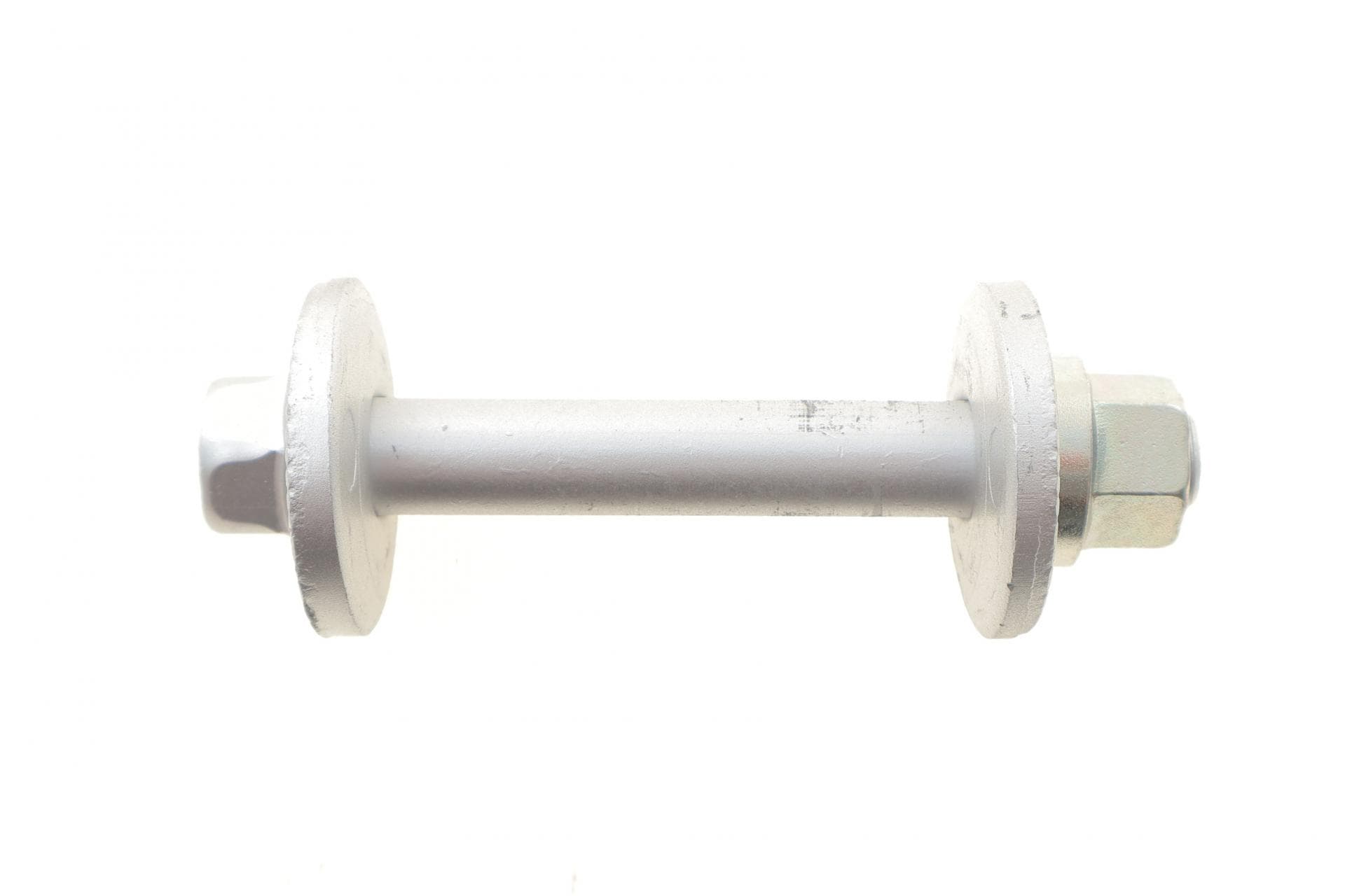 Болт регулювання кута развалу Mitsubishi Pajero 07-