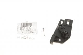 Кронштейн ручки капоту  VW Golf -06