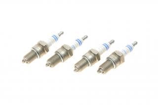 Свічка запалювання (к-кт 4шт) VW T4/T3/Passat/LT (28-35)/Golf II/III/Caddy 0.9-2.5 65- WR7DC+